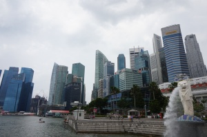 Singapore skyline with merlion in front.